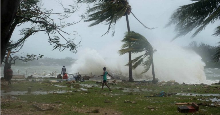 Cyclone Mekunu set to make landfall in Oman, people in Goa asked not to come near sea.