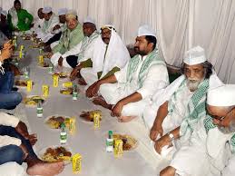 Temple In Kerala Throwing An Iftar Party:  shows the change that India Needs