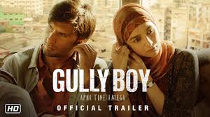 ‘गली बॉय’ धारावी के एक साधारण लड़के मुराद की कहानी है जो अपनी गरीबी के बावजूद अपने सपनों को मरने नहीं देता है।