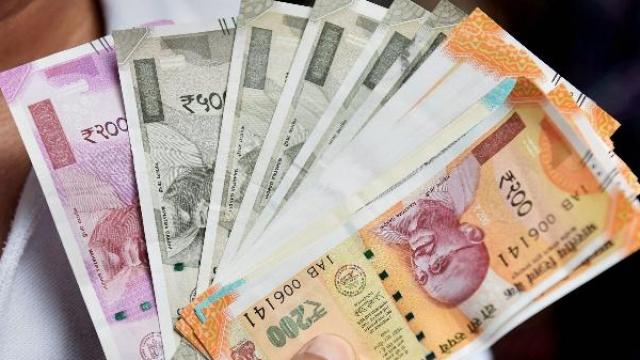 प्रवासी भारतीयों ने देश में पैसा भेजने का बनाया रिकॉर्ड
