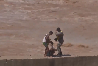 VIRAL VIDEO: मौत के पानी से दो जिंदगियों को यूं बचा लाए सेना के जवान…जय हिन्द