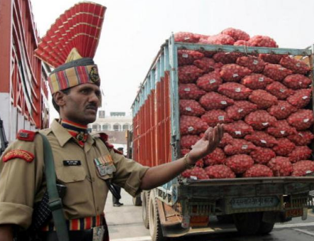 पाकिस्तान ने भारत से व्यापार तोड़ कर अपने पैर पर कुल्हाड़ी मारी…