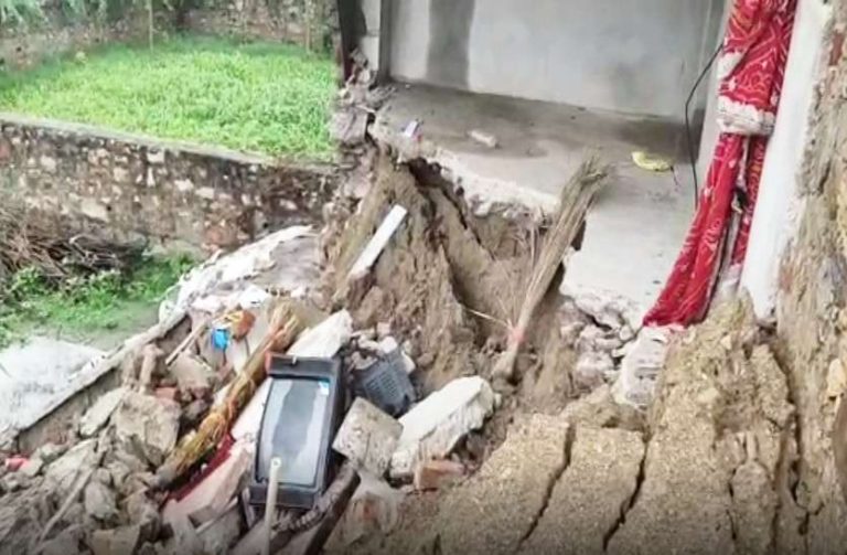 रामगंज इलाके में मकान गिरा, एक की मौत