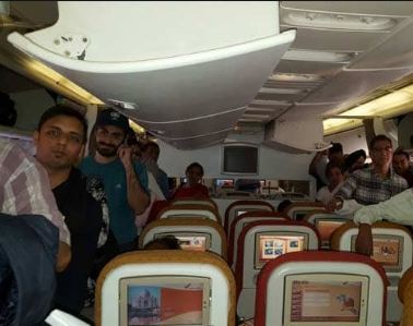 एयर इंडिया ने एक ही परिवार के 3 यात्रियों को विमान से उतारा…बताई ये वजह