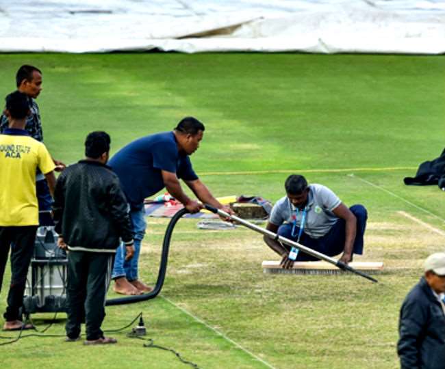 मैच में पिच सुखाने के लिए अपनाए अजब-गजब हथकंडे, हुई बीसीसीआई की किरकिरी