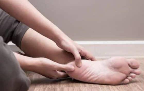 पैरों को भी नुकसान पहुंचाती है डायबिटीज