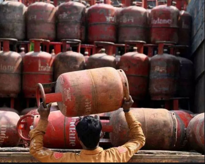 केन्द्र सरकार ने फिर बढ़ाए घरेलू गैस सिलेंडर के दाम