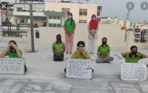 घर वापसी के लिए बिहार के छात्र बैठे भूख हड़ताल पर