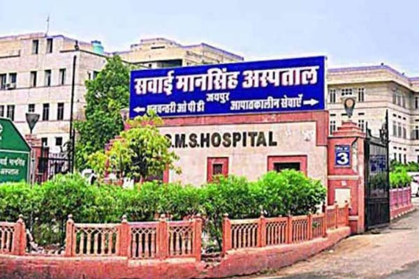 Two patients successfully treated with Plasma Therapy in Jaipur’s SMS hospital.