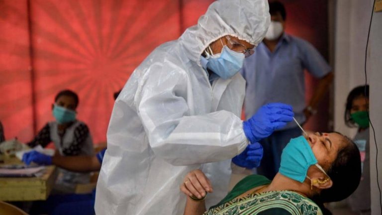 भारत में धीरे-धीरे कम होने लगा कोरोना का असर, सात महीने में आए सबसे कम मामले