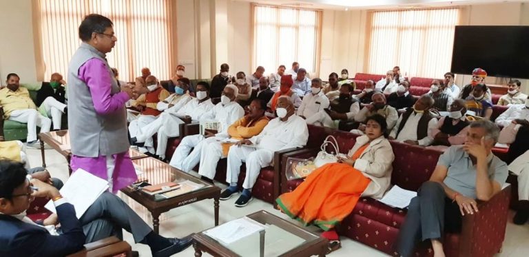 भाजपा विधायक दल की बैठक हुई संपन्न, बजट सत्र में इन मुद्दों पर सरकार को घेरने पर बनी सहमति