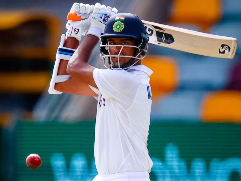 भारत की पहली पारी 365 रन बनाकर कर आउट, इंग्लैंड के  दूसरी पारी में दो विकेट गिरे