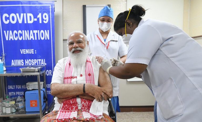 देश में कोरोना टीकाकरण का दूसरा चरण प्रारंभ, प्रधानमंत्री नरेंद्र मोदी ने लगवाई पहली डोज