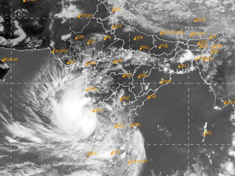 विकराल चक्रवाती तूफान में बदला ताउ ते, राजस्थान सरकार ने भी तैयारियां रखने के दिए निर्देश