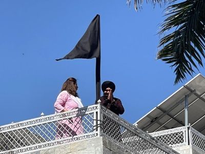 किसानों के समर्थन में आए विधायक नवजोत सिद्धू, घरोंं पर फहराया काला झंडा