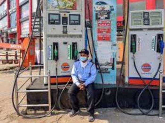 दो दिन की शांति के बाद फिर बढ़े पेट्रोल-डीजल के दाम, श्रीगंगानगर में 104 पहुंचा पेट्रोल