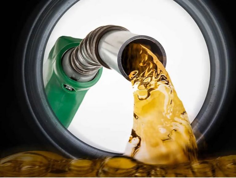 कोरोना काल में तेल कंपनियों ने तोड़ी आम जनता की कमर, फिर बढ़े पेट्रोल-डीजल के दाम