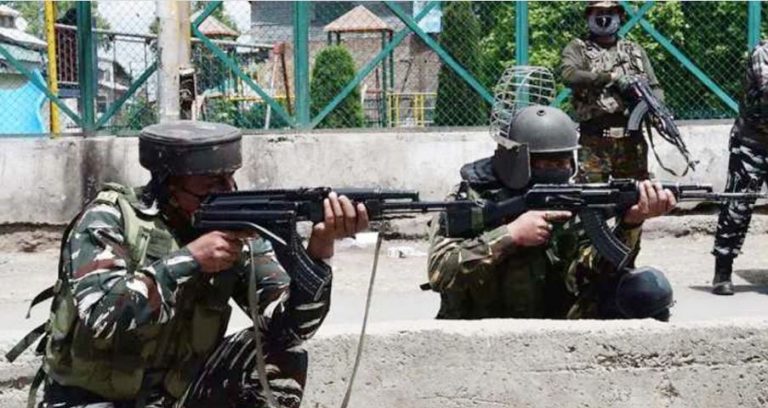 जम्मू कश्मीर में सुरक्षाबलोें को मिली बड़ी कामयाबी, मुठभेड़ में एक आंतकी ढेर, दूसरा गिरफ्तार