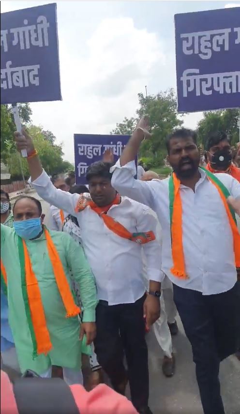 राहुल गांधी के दिल्ली रेप पीड़िता की पहचान उजागर करने के मामले ने पकड़ा तूल, जयपुर में भाजपा का मार्च
