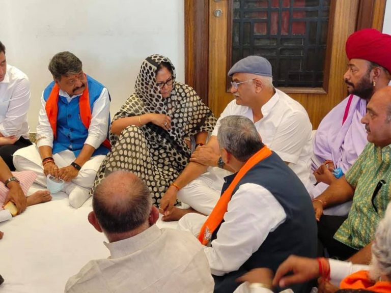 केंद्रीय मंत्री गजेंद्र सिंह शेखावत की माता के निधन पर वसुंधरा राजे ने जताया दुःख