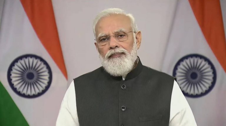 प्रधानमंत्री नरेंद्र मोदी वापस लौटे विदेश यात्रा से, वक्सीनशन पर ले रहे समीक्षा बैठक