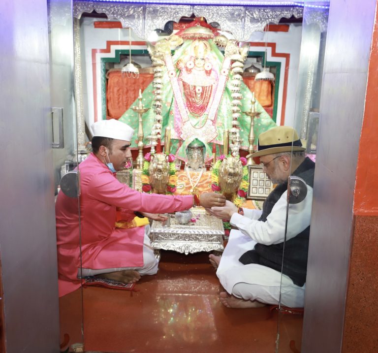 जैसलमेर पहुंचे गृह मंत्री अमित शाह, तनोट माता मंदिर में की पूजा अर्चना