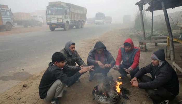 पहली बार उत्तर भारत में भीषण ठंड, तापमान में और गिरावट की आशंका