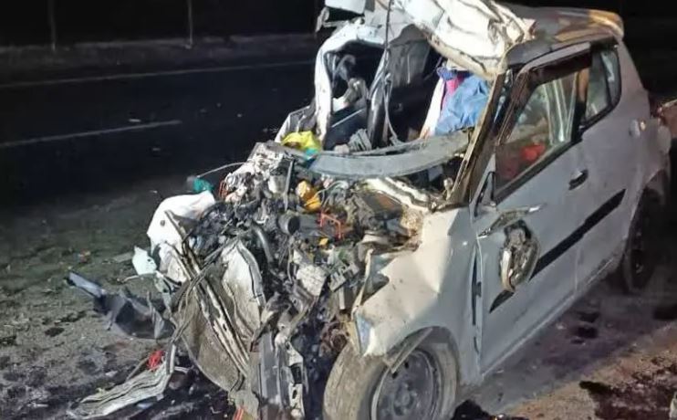 कार और ट्रक की भिड़ंत से दर्दनाक हादसा, एक ही परिवार के चार लोगों की मौत