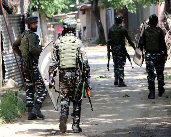 जम्मू-कश्मीर के बडगाम में हुई मुठभेड़ में तीन आतंकवादी ढेर, तलाशी अभियान जारी