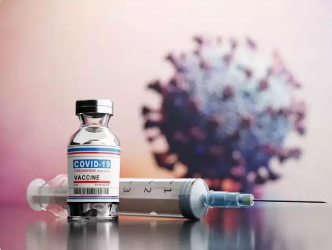 कोरोना संक्रमण अब भी है खतरनाक जबकि वैक्सीन बचाती है जान