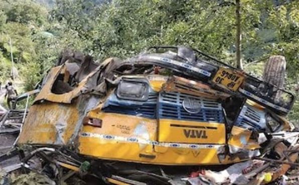 हिमाचल प्रदेश के कुल्लू में दर्दनाक हादसा, स्कूली बच्चों समेत 20 की मौत