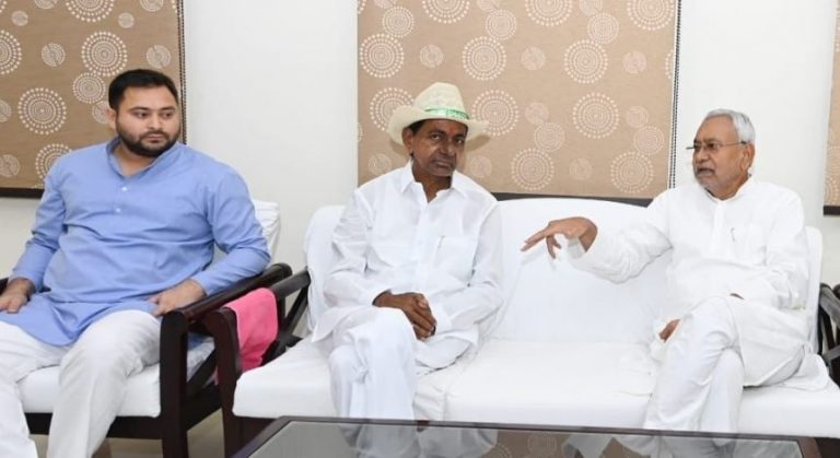 तेलंगाना के सीएम के चंद्रशेखर ने बिहार के सीएम नीतीश कुमार से की मुलाकात, अटकलें तेज