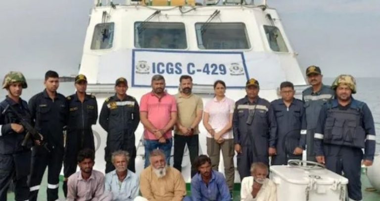 गुजरात तट से पाकिस्तानी नाव से बरामद 350 करोड़ की हेरोइन, 6 तस्करों को किया गिरफ्तार