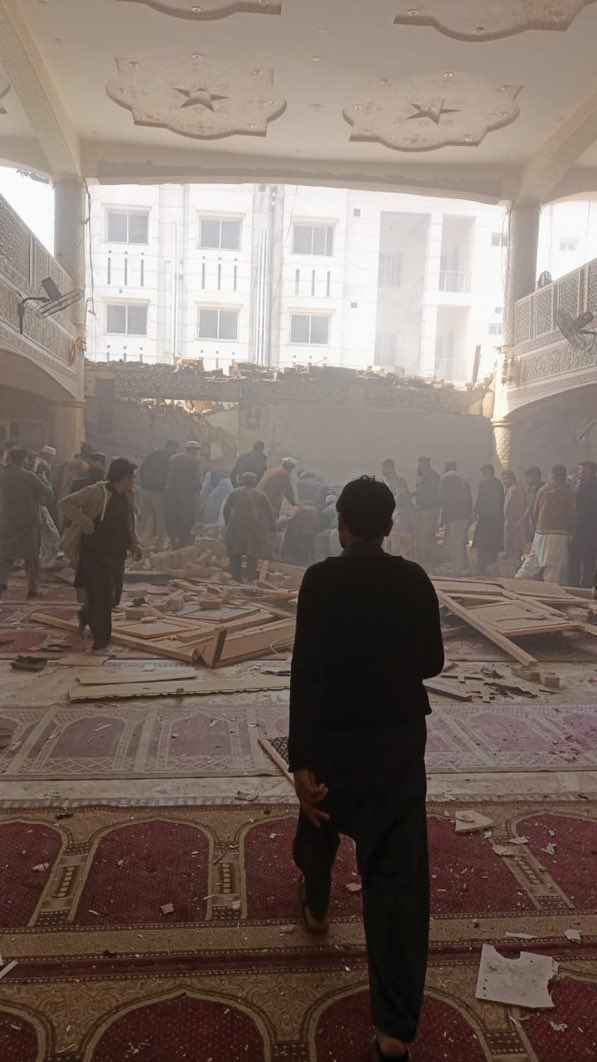 पाकिस्तान में मस्जिद में बड़ा फिदायीन हमला,32 से ज्यादा की मौत,158 से अधिक लोग हुए घायल !