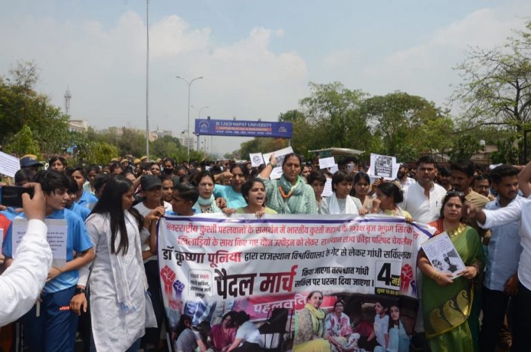 दिल्ली में धरना दे रहे पहलवानों के समर्थन में जयपुर में पैदल मार्च, कृष्णा पूनिया ने की अगुवाई