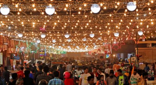 दिवाली के त्यौहार के चलते जगमग हुआ जयपुर,बाजारों में खरीददारी के लिए उमड़ रही है लोगों की भीड़
